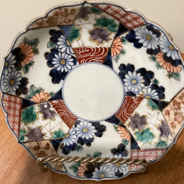 Ceramic Antique Arita Porcelain Scalloped Hand Painted Imari Bowl Meiji Period (1868-1912) Japan For Sale - Image 7 of 12