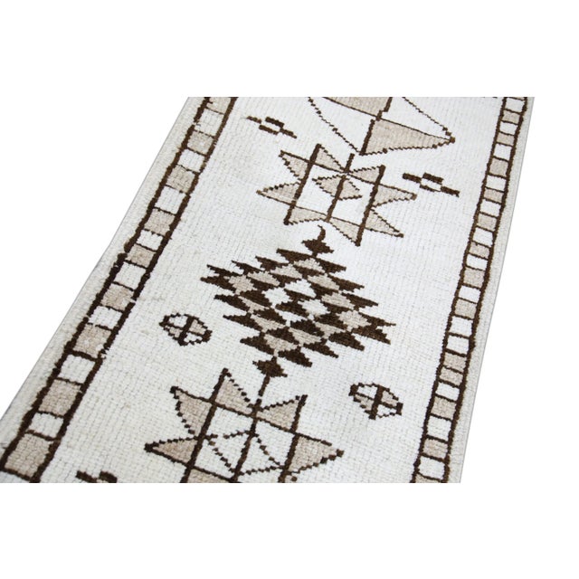 1960s White & Brown Geometric Design Vintage Turkish Runner 2'9" X 12'2" For Sale - Image 4 of 6