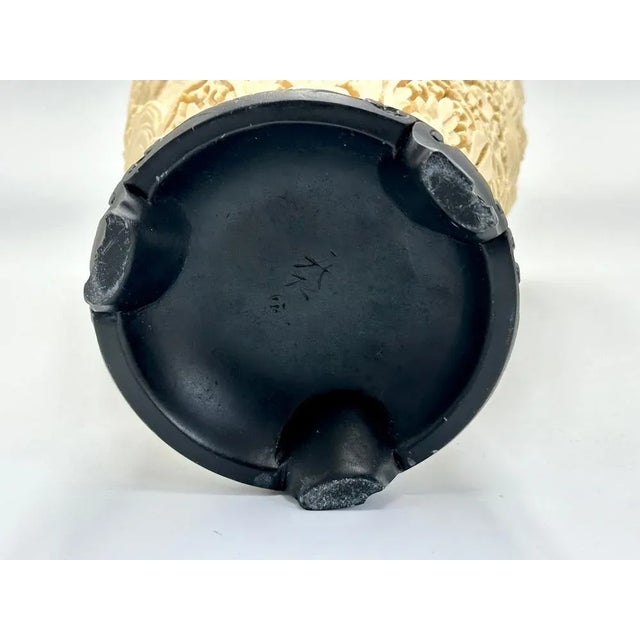 Large Chinese Vase in Resin, 1970s For Sale - Image 10 of 12