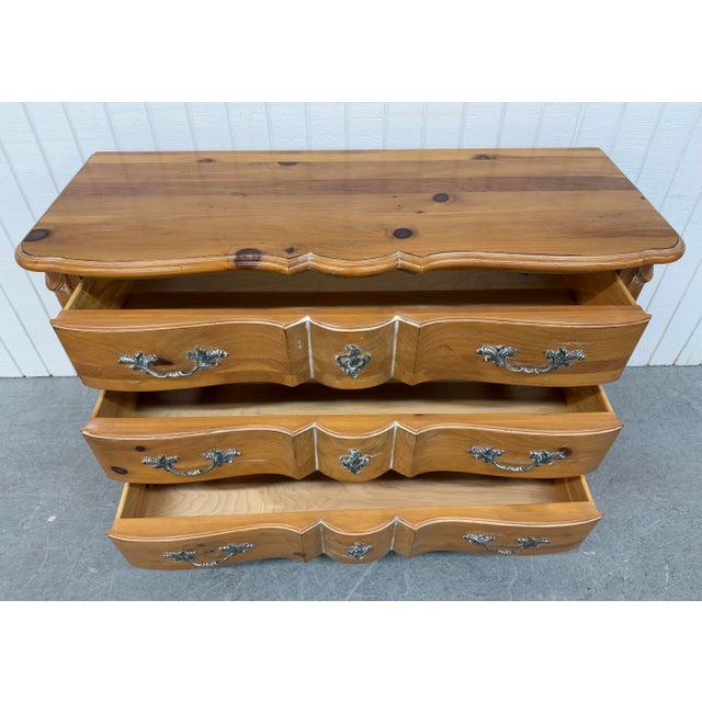 1990s Vintage Ethan Allen Legacy Pinewood Bachelor Chest For Sale - Image 5 of 11