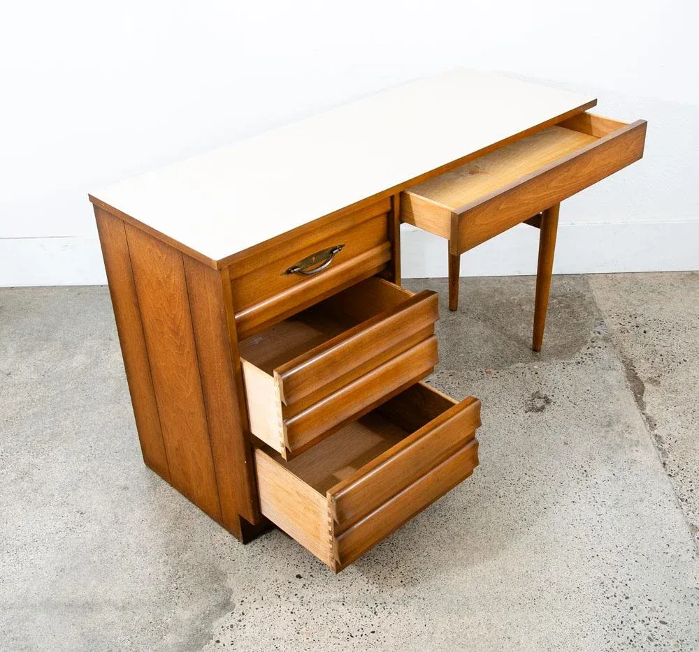 1960s Mid Century Modern Desk American Martinsville Drexel