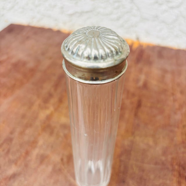 Silver Pair of 1920s Art Deco Vanity Perfume Bottles For Sale - Image 8 of 17