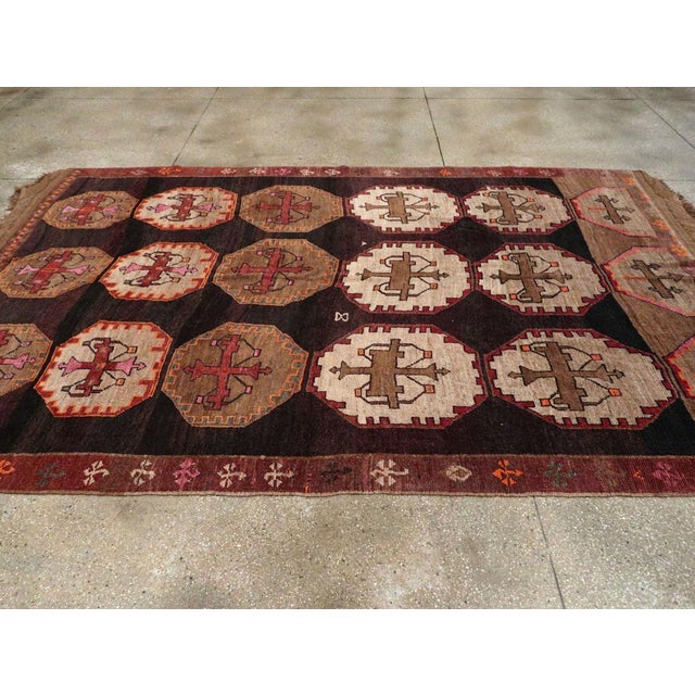Galerie Shabab Collection Tribal Mid-20th Century Handmade Turkish Anatolian Room Size Carpet For Sale In New York - Image 6 of 9