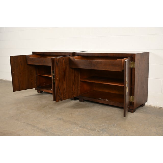 Henredon Mid-Century Modern Hollywood Regency Campaign Oak and Brass Buffet Servers or Bar Cabinets, Pair For Sale In South Bend - Image 6 of 16