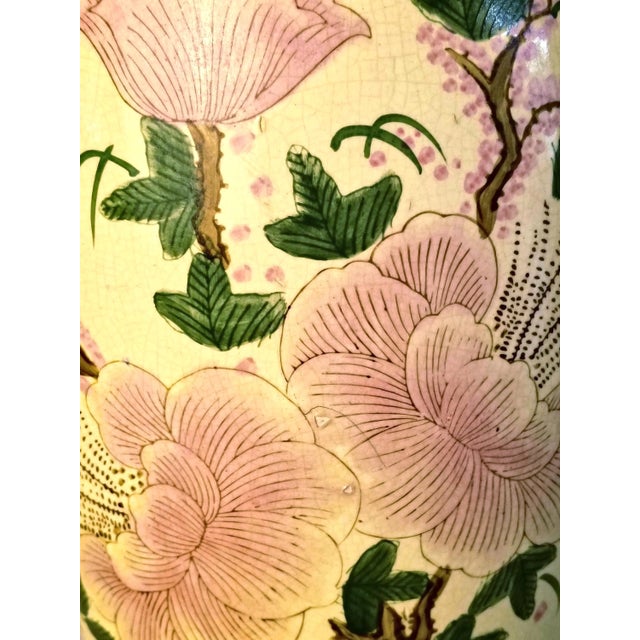 Antique White 1980s Chinoiserie Ginger Jar Table Lamp Hardwood Base Hand Painted Porcelain Pink Peony For Sale - Image 8 of 10