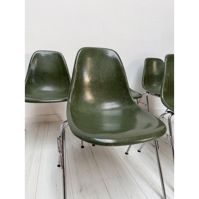 1970s Vintage Olive Green Dark Fiberglass Side Chair by Charles & Ray Eames for Herman Miller, 1970s For Sale - Image 5 of 10
