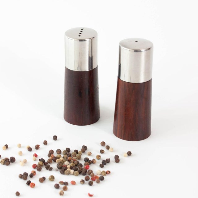 Vintage 1960s Danish salt and pepper shakers in wood and chromed metal, a refined example of Scandinavian modern design...