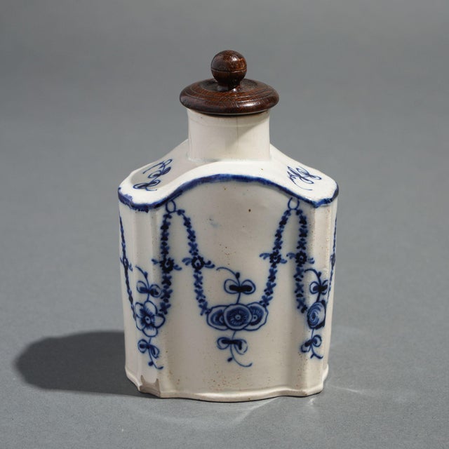 18th Century Leeds Pearlware Shaped Creamware Tea Caddy Decorated in Cobalt Underglaze Blue, C. 1780 For Sale - Image 5 of 11