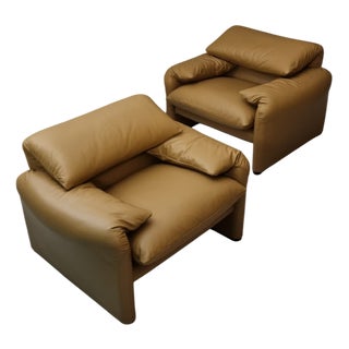 Maralunga Armchairs by Vico Magistretti for Cassina, 1973, Set of 2 For Sale