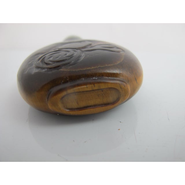 Vintage Chinese Carved Tiger Eye Jade Stopper Snuff Bottle For Sale - Image 9 of 10