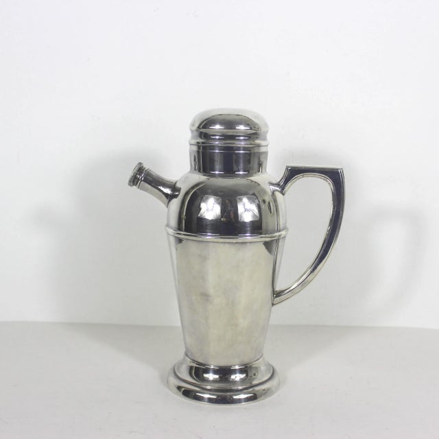 Vintage Benedict Silver Co. Art Deco Silver Plated Cocktail Shaker With Handle and Spout For Sale - Image 6 of 13