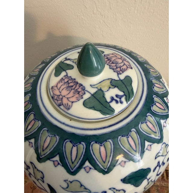 Chinoiserie Vintage Chinese Polychrome Porcelain Ginger Jar With Lotus & Vine Motif For Sale - Image 3 of 6