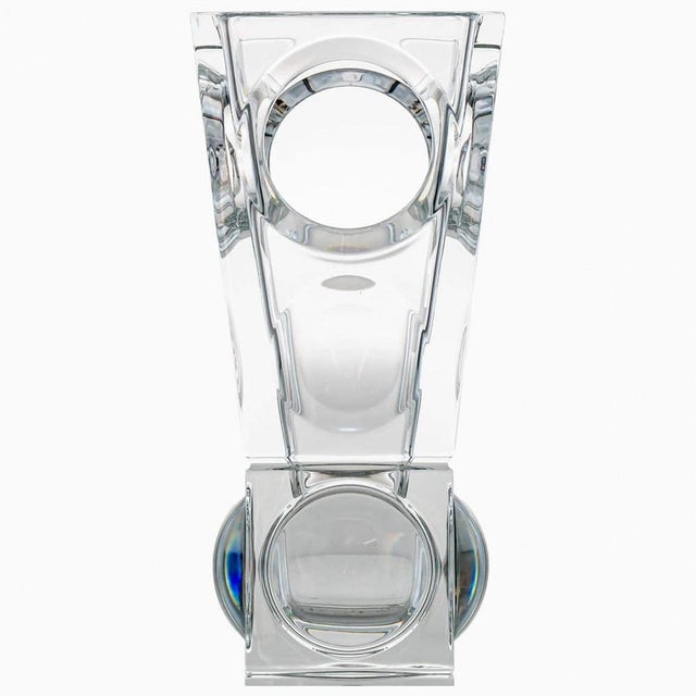 A crystal masterpiece of beautiful proportions, this vase crystallize the extraordinary know-how of the Baccarat...