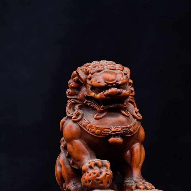 Late 20th Century Vintage Boxwood Carved Guardian Lion Figure – Seated Foo Dog on Rectangular Base For Sale - Image 5 of 9