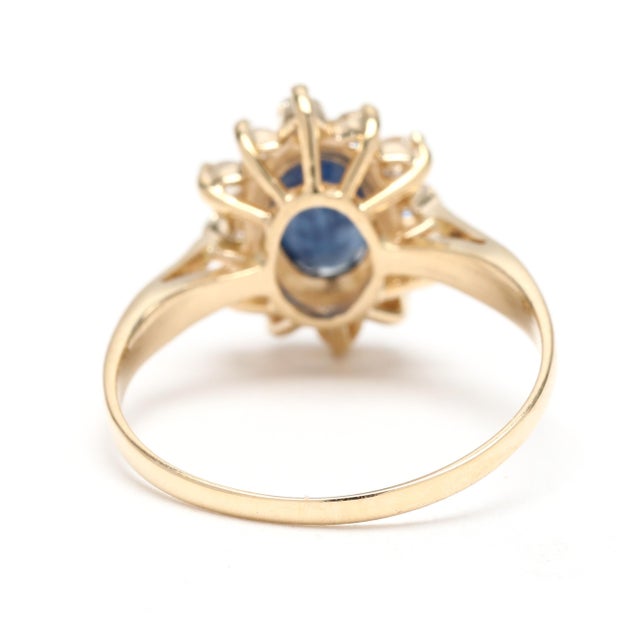 Modern 1.36ctw Sapphire and Diamond Cocktail Ring, 14k Yellow Gold, Ring Size 6 For Sale - Image 3 of 4