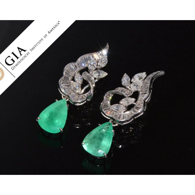 Gorgeous 18K solid gold and 900 platinum 23.23CTS diamond and Colombian emerald 2-in-1 cluster/dangle earrings. These are...