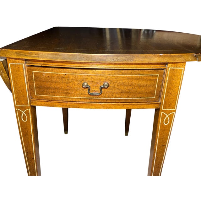 Mid 20th Century Hepplewhite Style Inlaid Mahogany Pembroke Drop-Leaf Side Table For Sale - Image 4 of 12