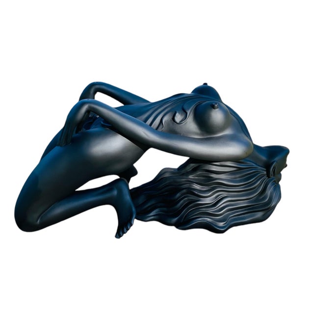 This stunning vintage table base captivates with its elegant depiction of a woman. The sculpture of a nude woman is...