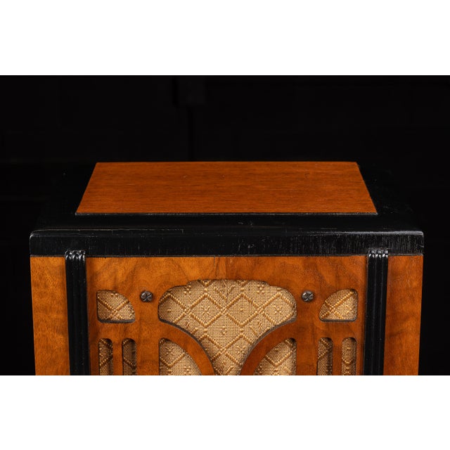 1930s Vintage Model 5-T Radio by R C A For Sale - Image 5 of 10