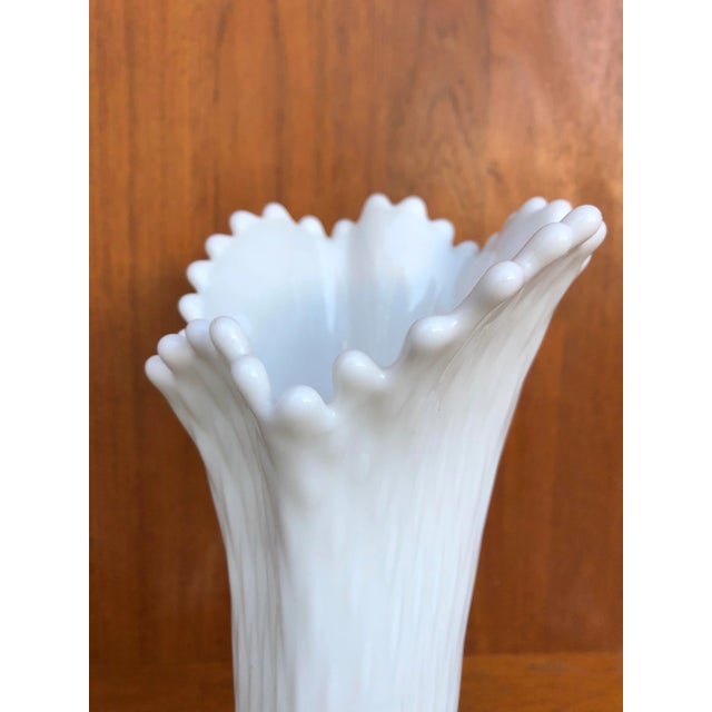 Vintage Mid-Century Modern Milk Glass Swung Glass Stretch Vase. For Sale In Miami - Image 6 of 9