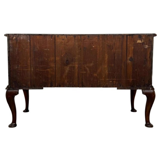Gold 18th Century Queen Anne English Walnut Chest of Drawers For Sale - Image 8 of 12