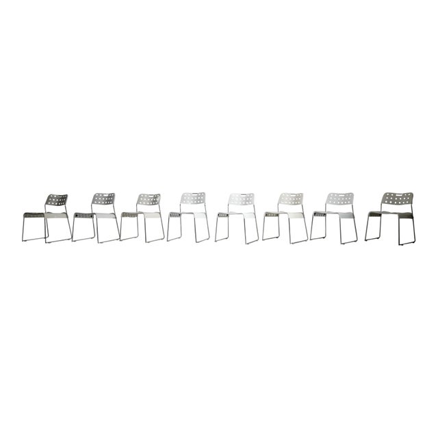Postmodern Omstak White Stackable Chairs by Rodney Kinsman for Bieffeplast, 1972, Set of 8 For Sale - Image 3 of 18