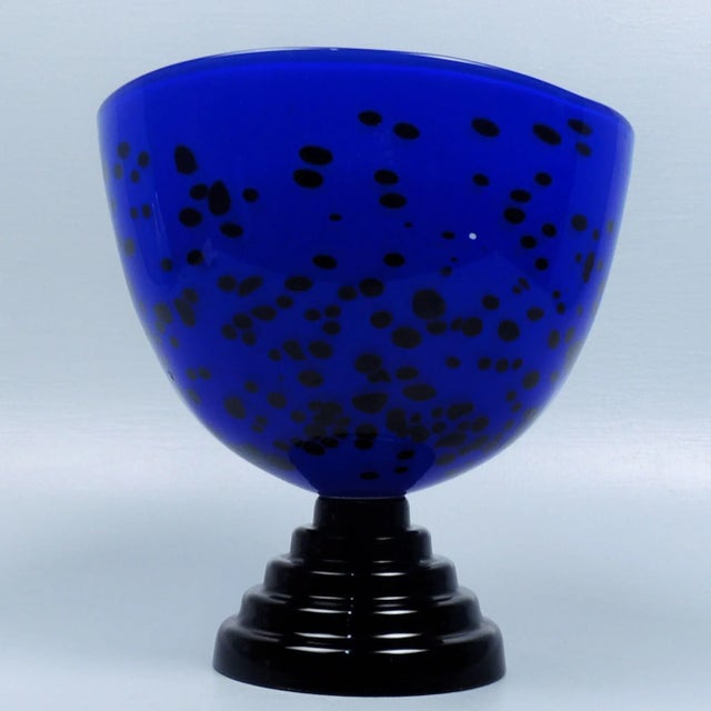 Kosta Boda Ann Wahlstrom Kosta Boda Limited Ed. Memphis Style Footed Art Glass Bowl For Sale - Image 4 of 13
