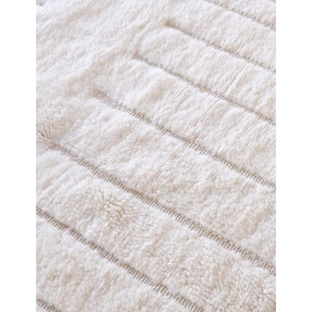 Beni Mrirt Wool Rug: White Elegance for Modern Living. The Luxury of a Beni Mrirt Wool Rug Indulge in the luxurious look...
