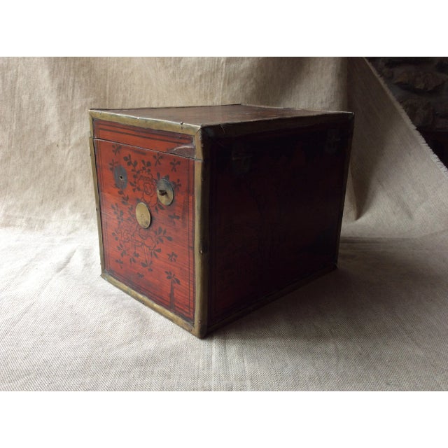 Antique Chinese Export Yew Wood & Brass Tea Caddy, Hand-Painted, Late Qing Dynasty, Circa 1880 For Sale - Image 9 of 12
