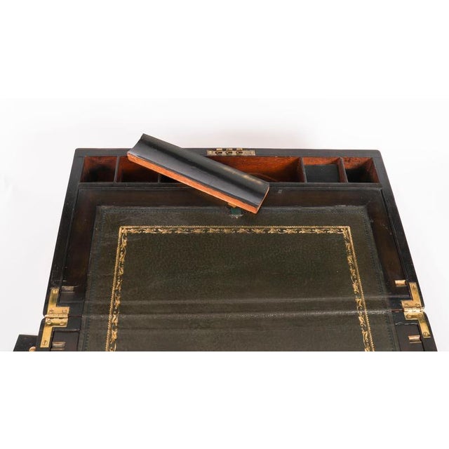 Antique George III Campaign Writing Slope with Brass Mounts, 19th Century For Sale - Image 10 of 18