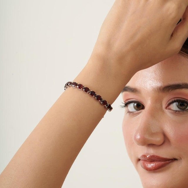 Gemstone 25.15 Ct Oval Cut Garnet Bracelet in 925 Silver Gift for Mom For Sale - Image 7 of 13