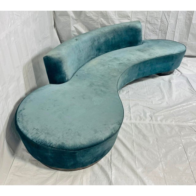 Mid-Century Modern 1980s Sculptural Curved Serpentine Sofa in the Manner of Vladimir Kagan For Sale - Image 3 of 18