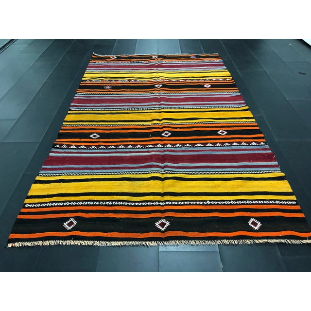 Boho Chic 1960s Vintage Traditional Turkish Boho Kilim Rug- 5′4″ × 8′10″ For Sale - Image 3 of 11