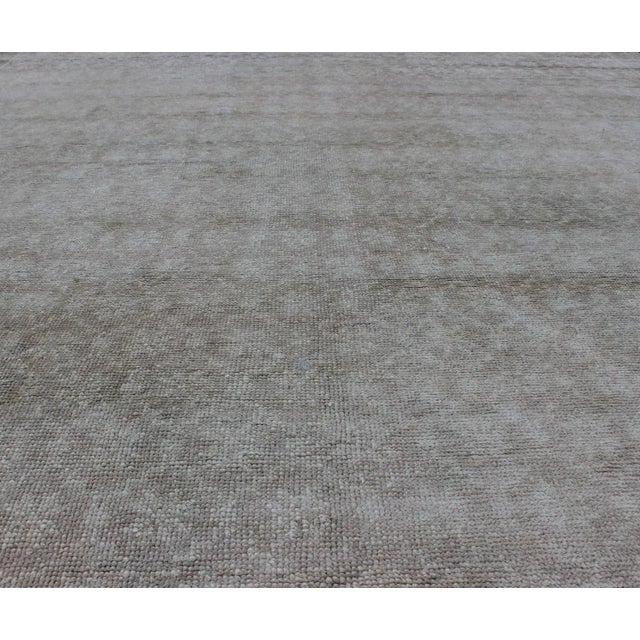 Textile Mid 20th Century Vintage Turkish Rug With Small-Scale Repeating Pattern and Modern Design For Sale - Image 7 of 13