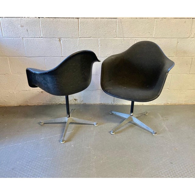 Herman Miller Set of 2 Matched Mid Century Vintage Modern Herman Miller Shell Chairs For Sale - Image 4 of 10