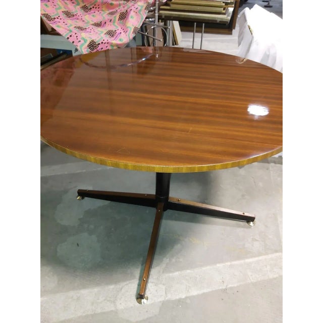Basic round mahogany flat iron dining table in mahogany. Denmark 50s.