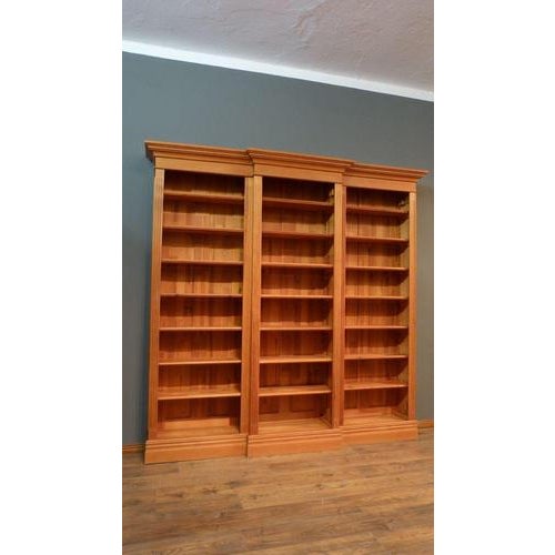 Solid wood bookcase with breakfront DREIER123. Classic style bookcase, fully disassemblable. The DREIER123 model is a...