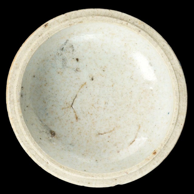 Ceramic C. 15th Century Chinese Early Ming Blue and White Lidded Box For Sale - Image 7 of 10