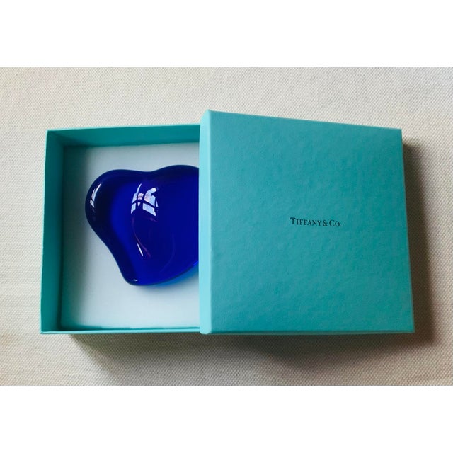 Vintage Elsa Peretti for Tiffany & Co. Cobalt Blue Murano Glass Heart Paperweight, c.1980, Original Box For Sale - Image 15 of 18
