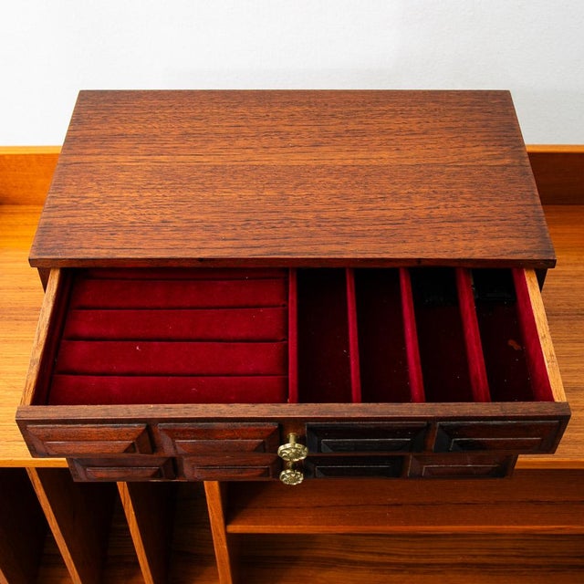 1960s 20thC Mid Century Modern Jewelry Chest Three Drawer Walnut Drawer Ricardo Lynn & Co For Sale - Image 5 of 12