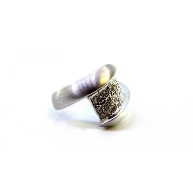Gold Brushed White Gold Ring with Brilliant-Cut Diamonds For Sale - Image 8 of 9