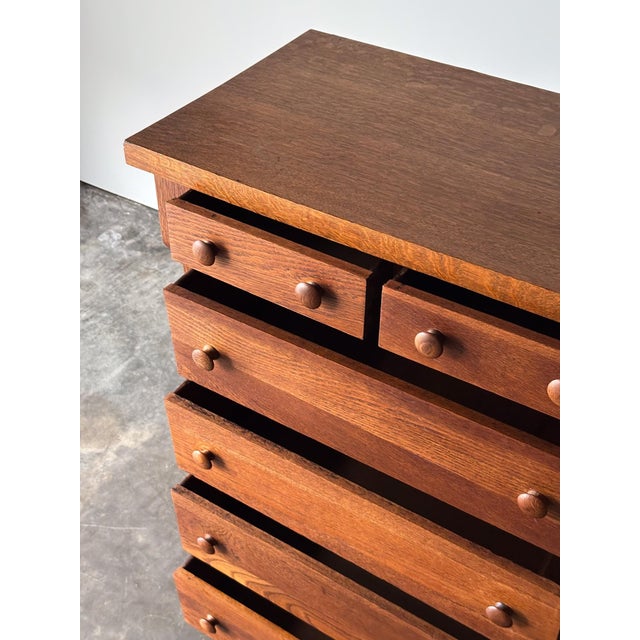 Early 20th Century Quartersawn Oak Chest of Drawers, Turn-of-the-Century For Sale - Image 9 of 18