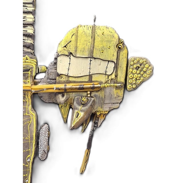 His work, often inspired by elements found at the seaside—driftwood, plastics, ropes—blends abstraction, sculpture,...