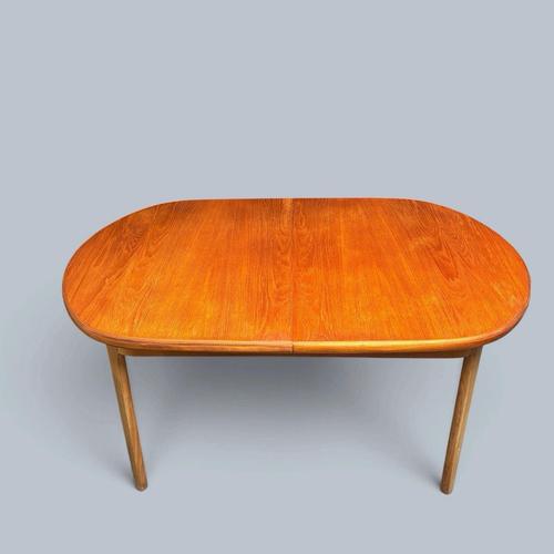 Modern Mid-Century Oval Extending Teak Dining Table from Elliots of Newbury, 1960s For Sale - Image 3 of 7