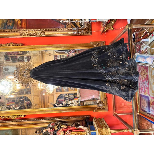 Spanish Virgin of Sorrows in Polychrome Wood with Silver Crown, 19th Century For Sale - Image 13 of 14