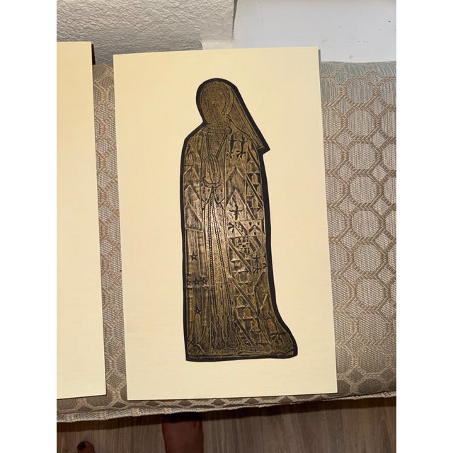 Vintage 1970s English Monumental Brass Rubbing Silhouettes – Sir Ralph & Lady Elizabeth Verney — A Pair For Sale - Image 4 of 6