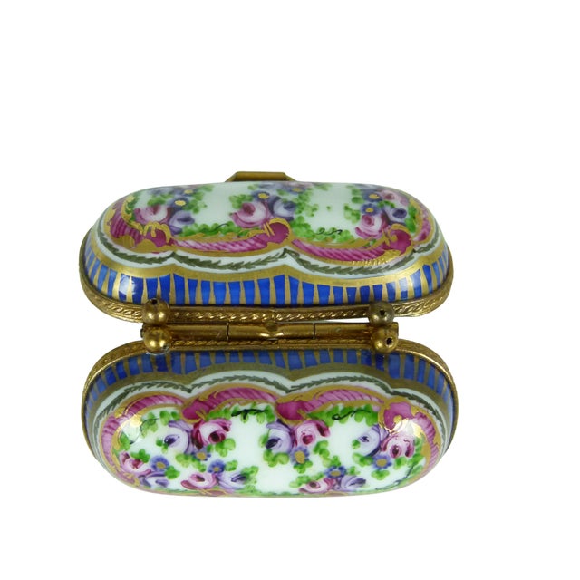Limoges, France Limoges France Porcelain Suitcase Trinket Box | Hand Painted Floral Carpet Bag | Valise | Purse | Footed For Sale - Image 4 of 13
