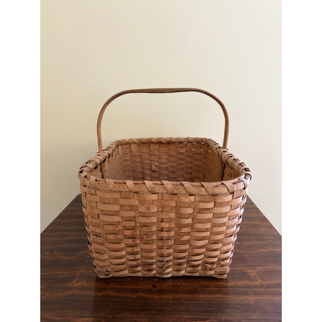 Wood Antique Early 20th Century American Splint Oak Gathering Basket For Sale - Image 7 of 8