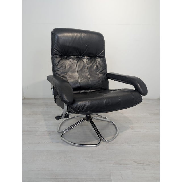 Danish UNICO Lounge Chair – Genuine Leather, Chrome – Vintage 1960s/1970s This original Danish UNICO lounge chair from the...
