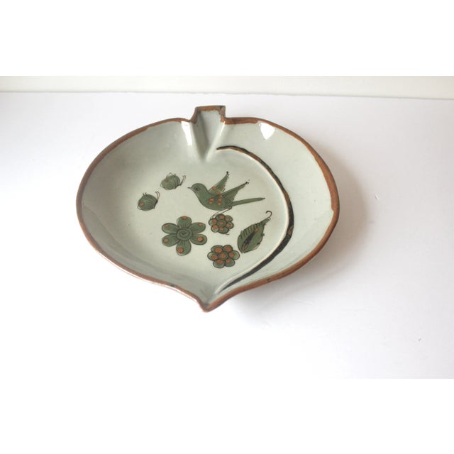 Mexican Vintage El Palomar Ken Edwards Handmade Pottery Bird Dish Plate Leaf Shape Bohemian Ceramic Mexican Platter Bowl For Sale - Image 3 of 11